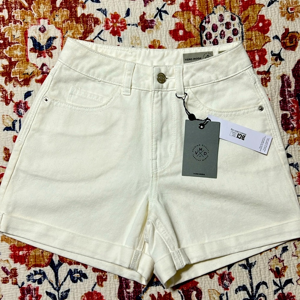 😈😈😈 VERO MODA HIGH RISE MOM SHORT SIZE XS NWT 😈😈😈